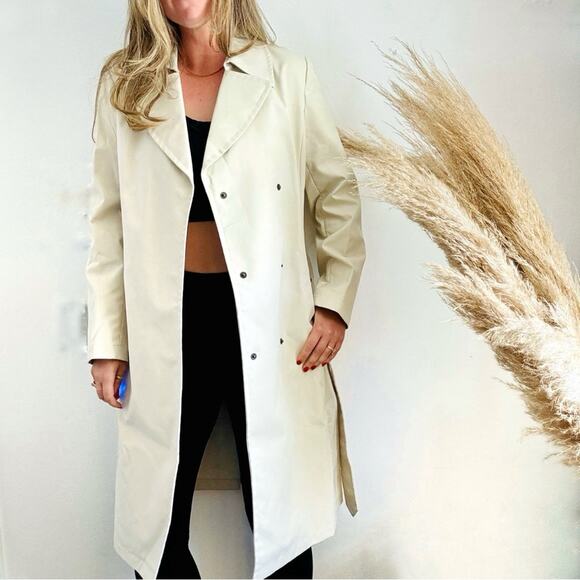 Banana Republic Jackets & Blazers - BANANA REPUBLIC VINTAGE Cream Off White Belted Buckle Trench Coat Rain Jacket M